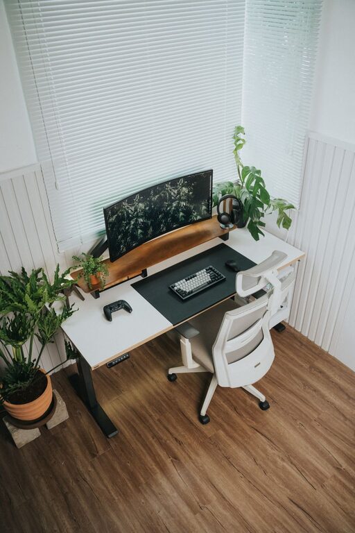 Tips for Creating a Minimalist Home Office That Boosts Productivity