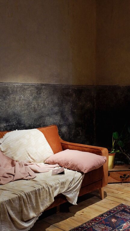 Tips for Creating a Cozy and Inviting Living Room on a Budget